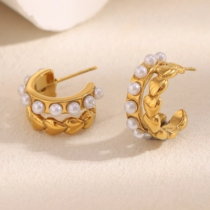 Elegant 18K gold plated stainless steel pearl earrings with heart chain design