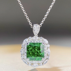 Luxurious S925 sterling silver necklace with emerald square pendant and diamonds