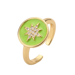 Anello regolabile dorato con smalto verde e stella di zirconi scintillante per donna