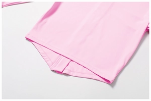 Nahaufnahme der rosa schnelltrocknenden Yoga-Jacke mit flachen Naht-Verarbeitungen