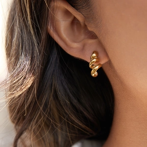 Boucles d'oreilles spirales polies plaquées or 18 carats en acier pour un look de luxe