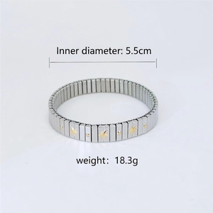 Detailed view of silver elastic star bracelet showing 5.5cm diameter and 18.3g weight