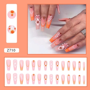 Faux ongles ballerine longs avec pointes françaises à paillettes orange et fleurs peintes