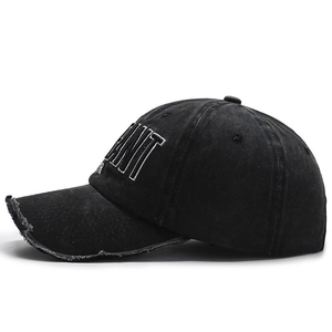 Casquette de baseball en coton noir délavé avec broderie blanche et bordure effilochée