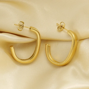 C-förmige Creolen 18K Vergoldet Edelstahl Gerippte Textur Geometrisch Vintage Minimalistischer Schmuck Für Frauen