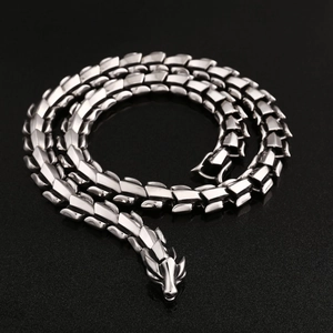 Collier chaîne d'os de dragon viking nordique en acier inoxydable argenté avec fermoir dragon