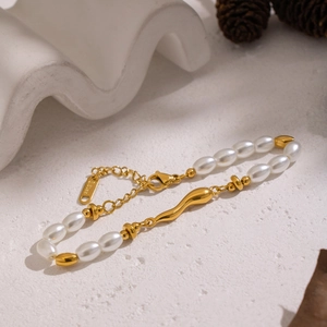 Detail of beaded pearl bracelet with 18K gold plated stainless steel lobster clasp
