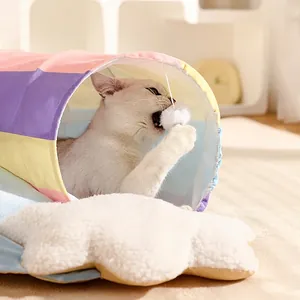 Opvouwbare kattentunnel in macaronkleuren met zachte wolkenmat en interactieve speelbal