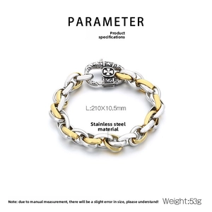 Dettaglio del bracciale a maglie bicolore in acciaio inossidabile oro e argento da uomo