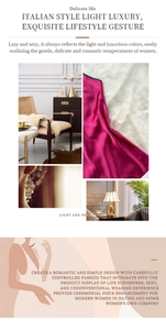 Details des rosenroten Satinkleids aus Seide und eleganter luxuriöser Schmuck