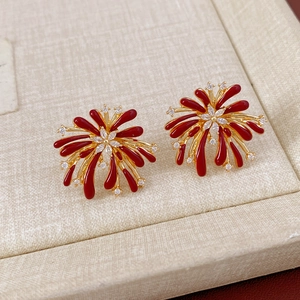 Boucles d'oreilles feu d'artifice plaquées or 18 carats avec émail rouge et zircone