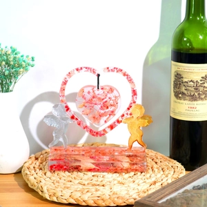 Cupid themed heart shape resin mold set with dried flowers for home tabletop decoration