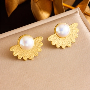Vintage Gold Plated Stainless Steel Fan Shaped Stud Earrings With Faux Artificial Pearl Feather Texture Elegant Jewelry For Women