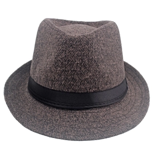 Detailansicht eines dunkelbraunen Wollhutes mit klassischem schwarzem Satin-Zierband