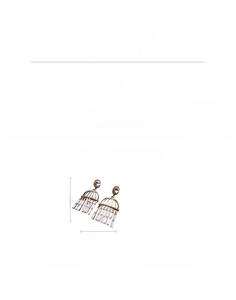 Dettaglio orecchini vintage dorati con nappine e borchie in zircone con gabbia
