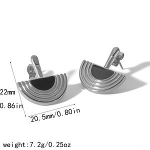 Detailed size and weight specs of silver fan-shaped enamel stud earrings