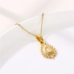 Collier byzantin vintage en acier inoxydable doré avec pendentif ovale sur céramique