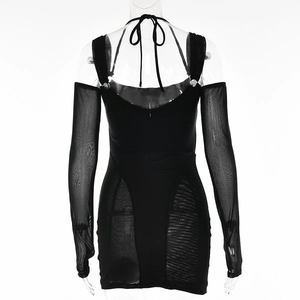 Vue arrière de robe moulante avec manches en tulle et détail dos nu à nouer