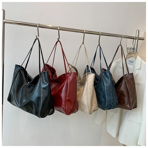 Glossy patent leather tote bag in five colors for autumn winter fashion commuters