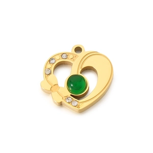 Goldener Herzanhänger mit smaragdgrünem Stein und kleinen Diamantdetails