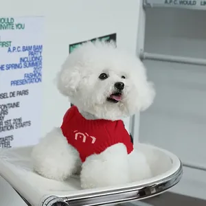 Roter Hundepullover aus Strick mit Rollkragen und Muster für kleine Hunde wie Bichon