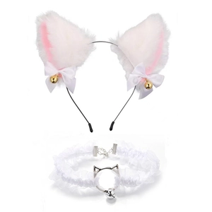 Détail de l'ensemble bandeau oreilles de chat et tour de cou en dentelle avec grelots