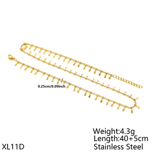 Detail view of 18K gold plated stainless steel necklace with 40+5cm length and weight specs