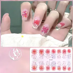 Dettaglio degli adesivi per unghie sfumati rosa modello CS-457 con paillettes per manicure