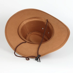 Cappello da cowboy marrone in feltro con sottogola regolabile visto dall'alto