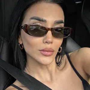 Women's oval cat eye sunglasses in tortoiseshell frame with metal hinges for driving