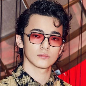 Retro double-bridge square sunglasses with red gradient lenses and dark frame for men