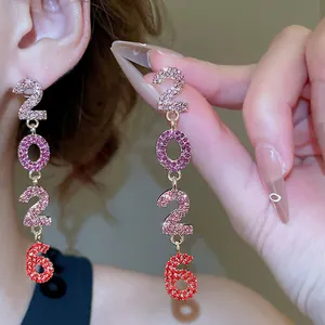 Boucles d'oreilles 2026 étincelantes avec cristaux dégradés et style pompon de luxe