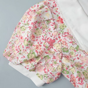Floral print mini dress with lace collar and elastic bubble sleeve details