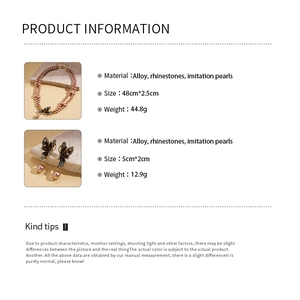 Detalle de dimensiones y materiales del conjunto de collar y pendientes de mariposa