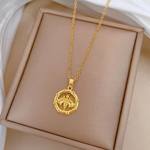Luxurious bee pendant necklace in gold stainless steel with pavé zircons and crystals
