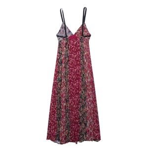 Abito lungo floreale rosso aderente con spalline sottili e tessuto in chiffon a pieghe