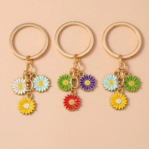 Sweet Daisy Flower Keychain Alloy Enamel Colorful Floral Bag Charm Handbag Decoration Accessory Gift For Women Girls