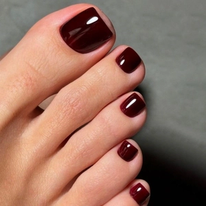 Wine Red Glossy Press On Nails Minimalist ABS Toenail Patches For Women Sophisticated Artificial Toenail Art Beauty Decor
