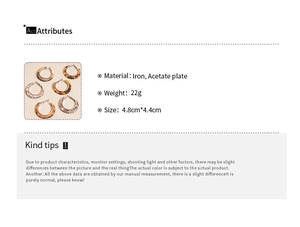 Vue détaillée des boucles d'oreilles en acétate léopard, dimensions 4,8cm sur 4,4cm