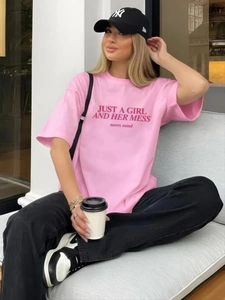 Ροζ βαμβακερό μπλουζάκι με σλόγκαν Just a Girl, χαλαρή μπλούζα με στρογγυλή λαιμόκοψη