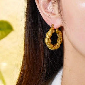 Golden twisted rope hoop earrings in high-quality stainless steel for a vintage look