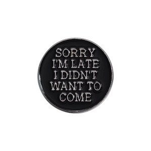 Pin's rond en émail noir avec texte argenté Sorry I'm Late I Didn't Want To Come