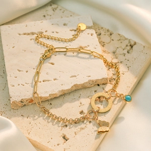 Bracelet élégant plaqué or 18K avec pendentif papillon et perles bleues sur pierre