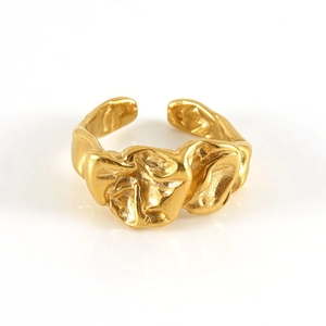 Anello pieghettato irregolare in oro 18K con design regolabile per un look moderno e unico