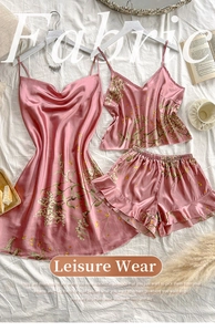 Ensemble de détente en satin rose à fleurs comprenant robe, haut et short avec perles