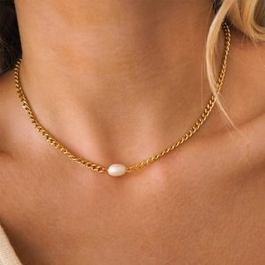 Minimalist 18k gold plated stainless steel curb chain necklace with a freshwater pearl