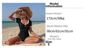 Détail du maillot de bain une pièce à manches courtes avec col en V et taille du mannequin