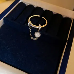 Verstellbarer Kupferring Für Damen Mit Zirkonia Rundem Anhänger Und Feiner Kettequaste Modeschmuck