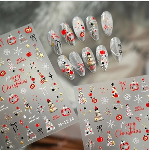 Détail d'autocollants ongles Noël M-1224 avec pommes rouges et sapins dorés