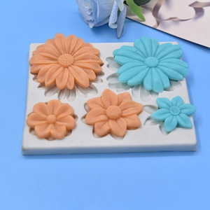 Five-cavity daisy flower silicone mold for DIY soap making and resin craft projects